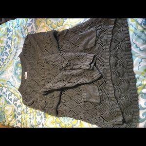 Grey knit sweater. Size 18/20.